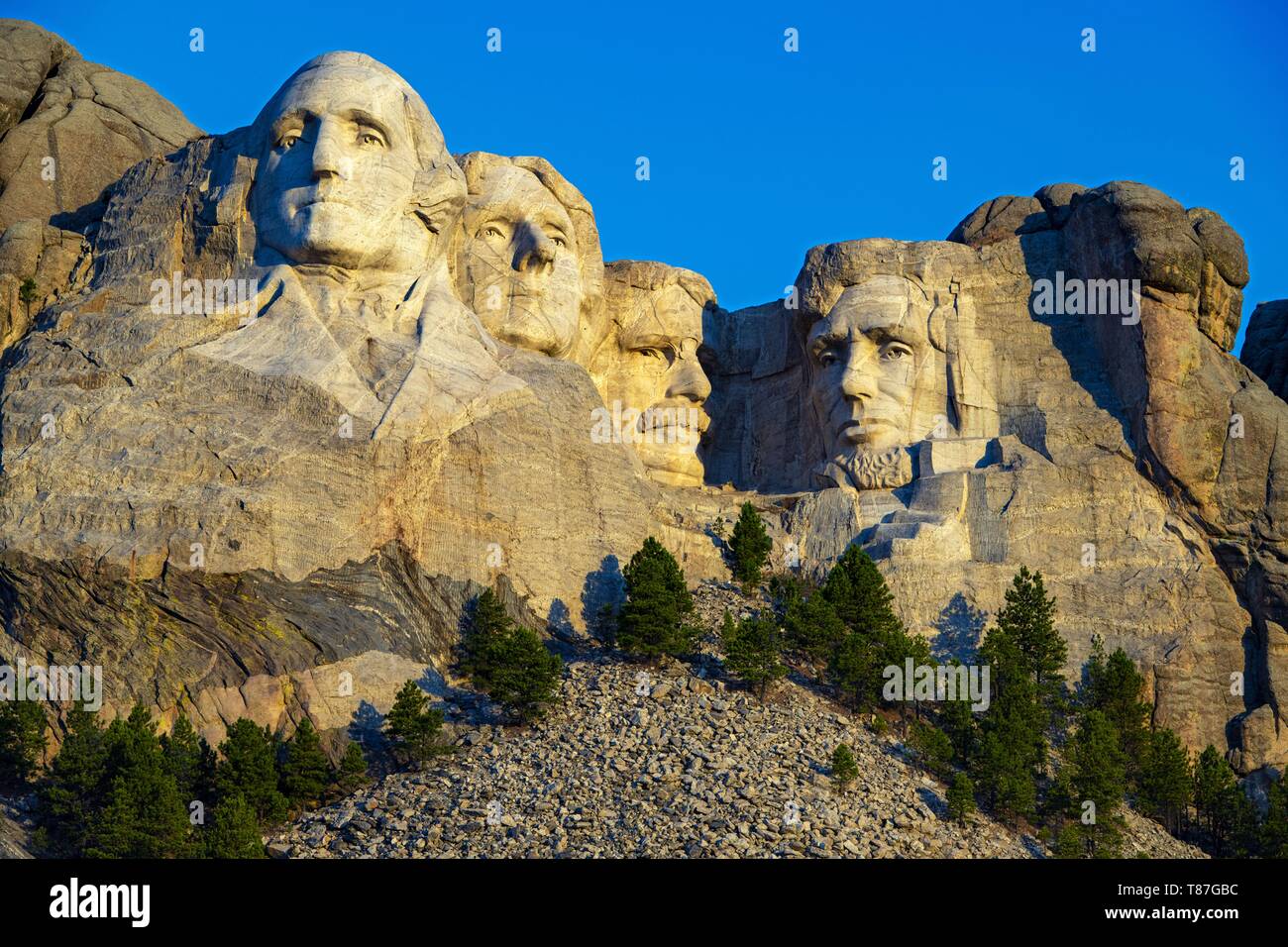 Stati Uniti, South Dakota, area delle Black Hills e il Monte Rushmore National Memorial, da sinistra a destra, ex presidenti George Washington Thomas Jefferson, Theodore Roosevelt e Abraham Lincoln Foto Stock