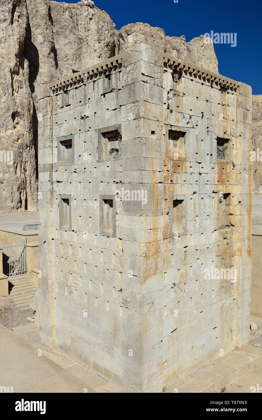 L antica torre Ka'ba-ye Zartosht - Fuoco Zoroastriano tempio antico Naqsh-e Rustam necropoli nella pars, Iran. Foto Stock