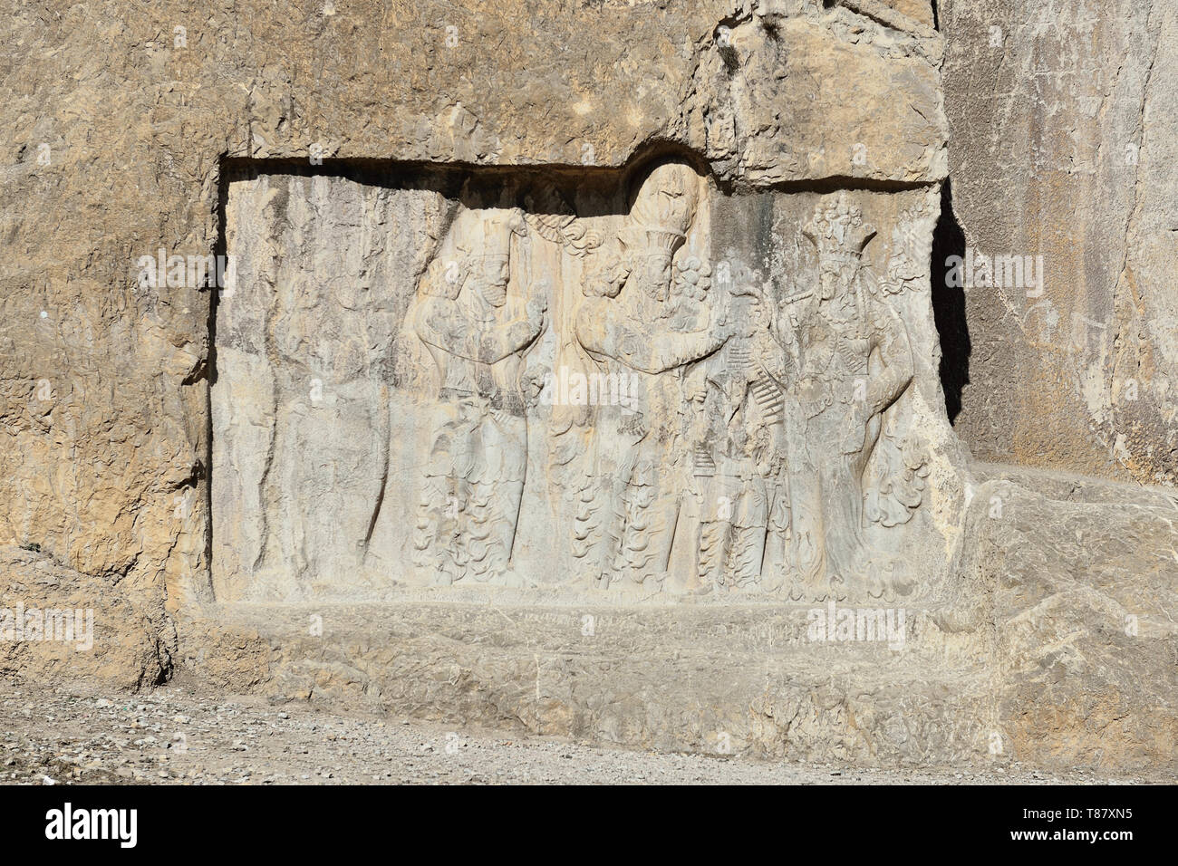 Sollievo il Re e la regina in antica Naqsh-e Rustam necropoli nella pars, Shiraz, Iran. Foto Stock