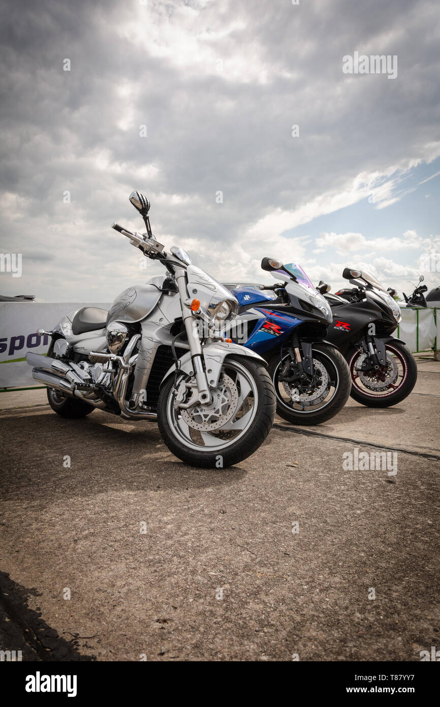 Tiraspol, Moldavia - 11 Maggio 2019: Trascinare street bike Suzuki Motorcycle pronto per la gara di 11 Drag racing tornei Foto Stock