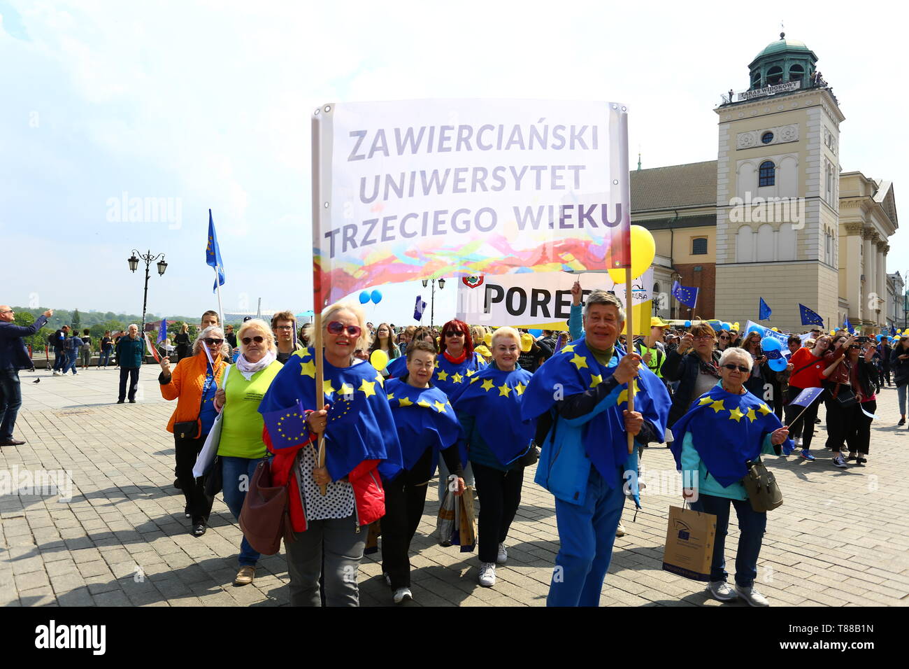 Varsavia, Polonia. 11 Maggio, 2019. Gli attivisti e i membri della Fondazione Robert Schuman tenere pro Unione parade (Parada Schumana) in anticipo delle elezioni del Parlamento europeo. Credito: Jakob Ratz/Pacific Press/Alamy Live News Foto Stock