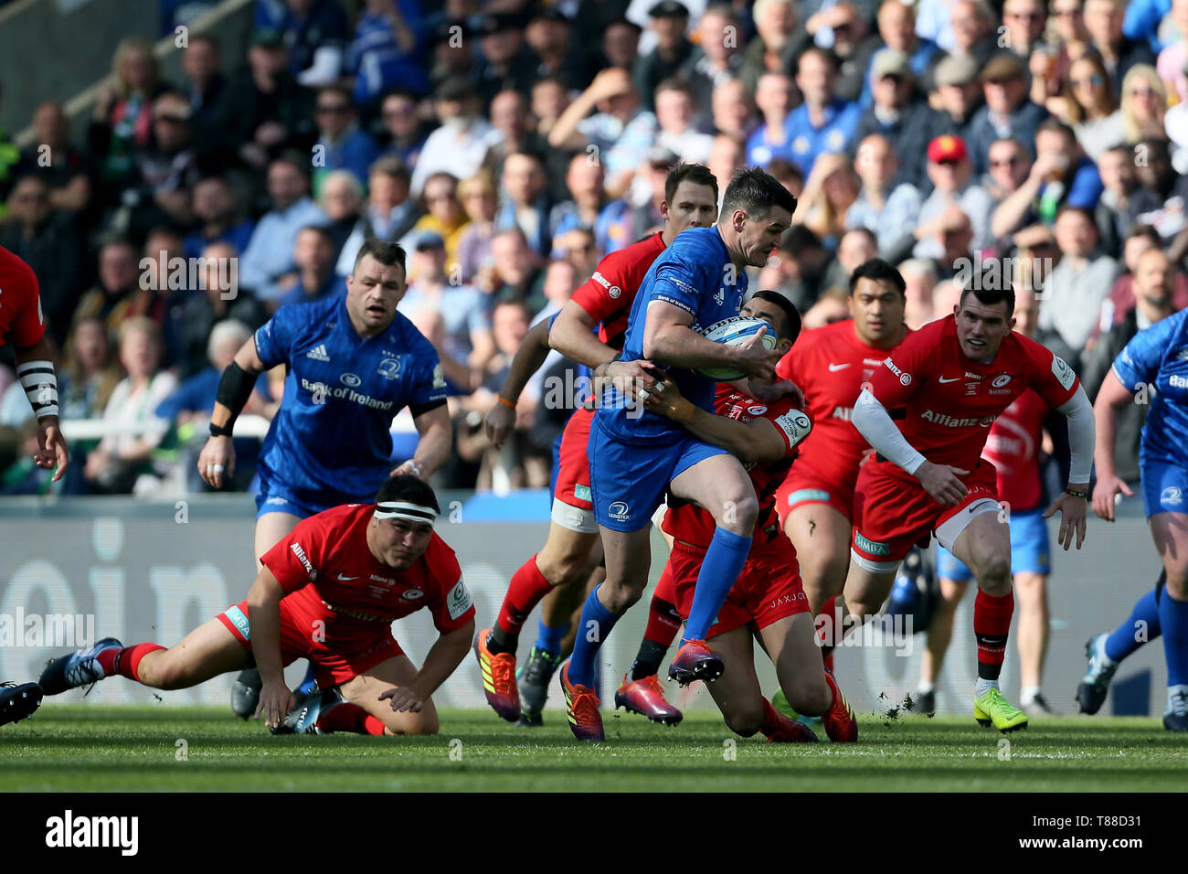 Leinster's Johnny Sexton fa una pausa durante la Champions Cup finale presso il St James Park, Newcastle. Foto Stock