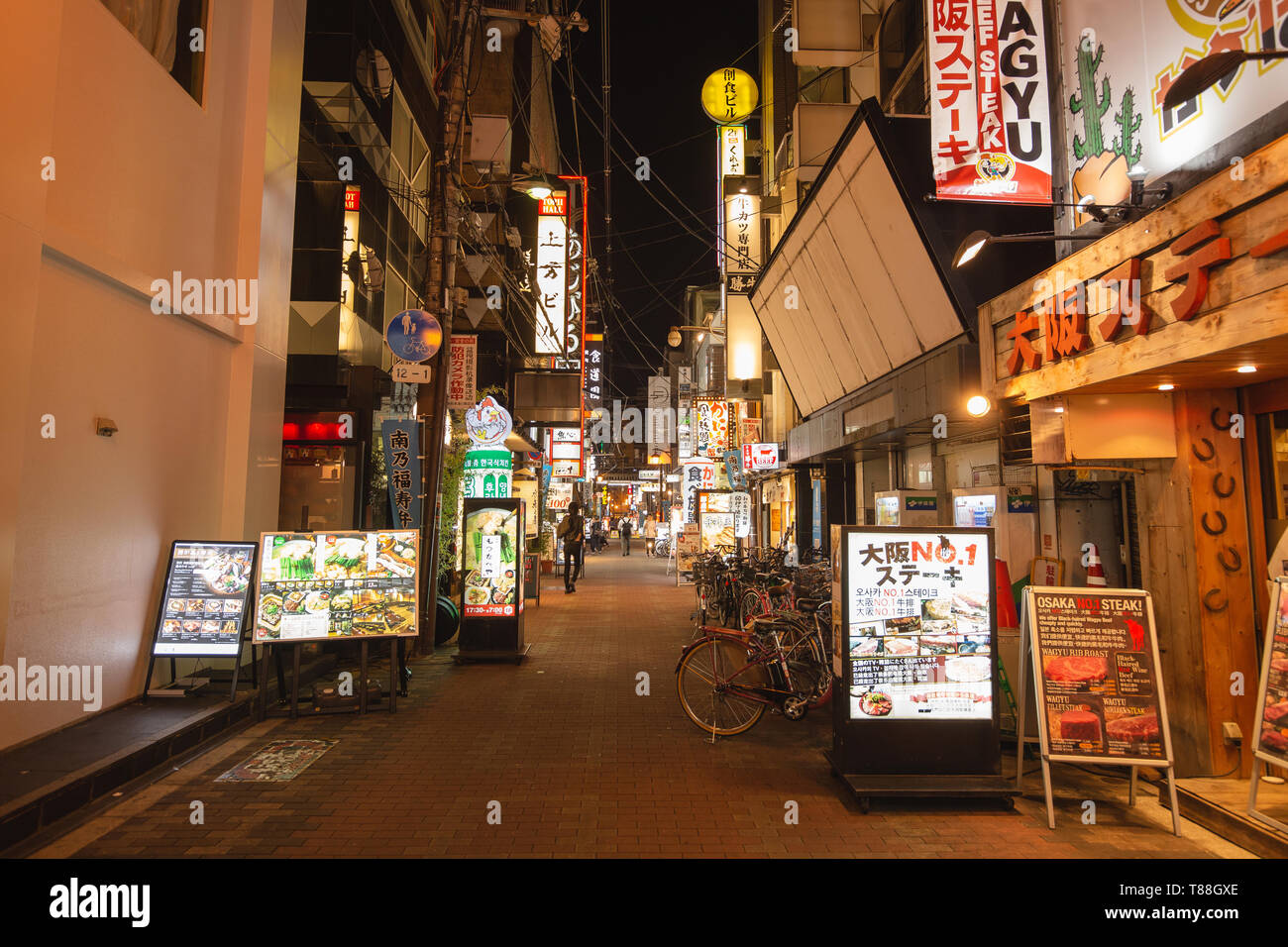 Osaka, Giappone - Ott,17,2018:shinsaibashi shopping street è il famoso luogo di Osaka in Giappone. Foto Stock