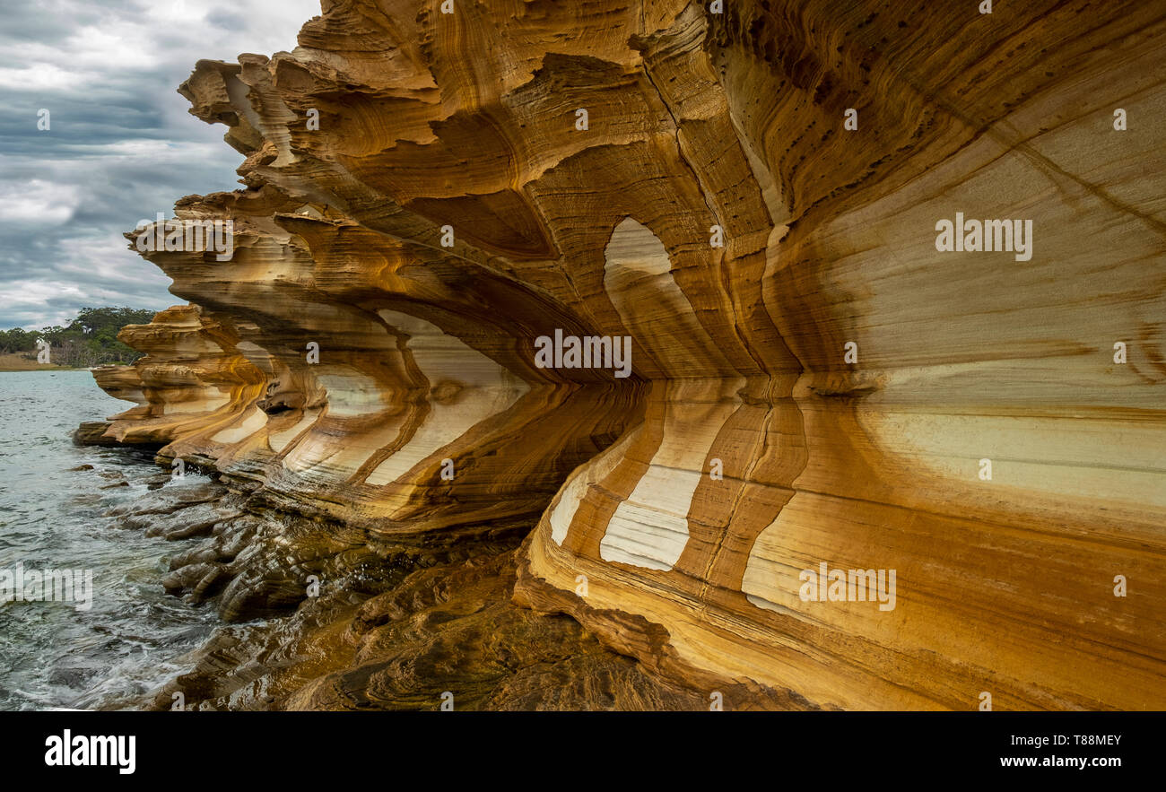 Dipinto di scogliere, Maria Island, Tasmania Foto Stock
