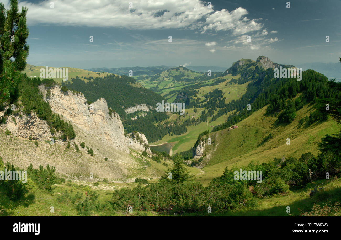 Vista in Appenzell dall'Hoher affrettare/Stauberen ridge a piedi, Alpi Siwss Foto Stock