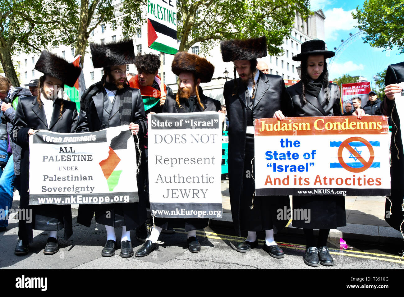 Migliaia continua rally al di fuori di Downing Street del la Nakba: manifestazione nazionale per la Palestina che commemora il 71 anni dal la Nakba (catastrofe). Il 15 maggio 1948 oltre 750.000 palestinesi sono stati espulsi dalle loro terre durante la creazione dello Stato di Israele davanti al la Nakba (catastrofe). In questo giorno 15 maggio 1948 marzo attraverso centrale su 11 maggio 2019, Londra, Regno Unito. Foto Stock