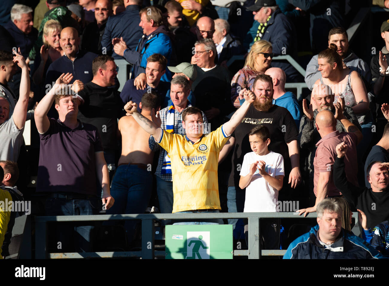 Derby, Regno Unito. 11 Maggio, 2019. Leeds fans celebrare dopo il Campionato SkyBet playoff semifinale partita tra Derby County e Leeds United al Pride Park, Derby sabato 11 maggio 2019. (Credit: Pat Scaasi | MI News) solo uso editoriale, è richiesta una licenza per uso commerciale. Nessun uso in scommesse, giochi o un singolo giocatore/club/league pubblicazioni. La fotografia può essere utilizzata solo per il giornale e/o rivista scopi editoriali. Credito: MI News & Sport /Alamy Live News Foto Stock