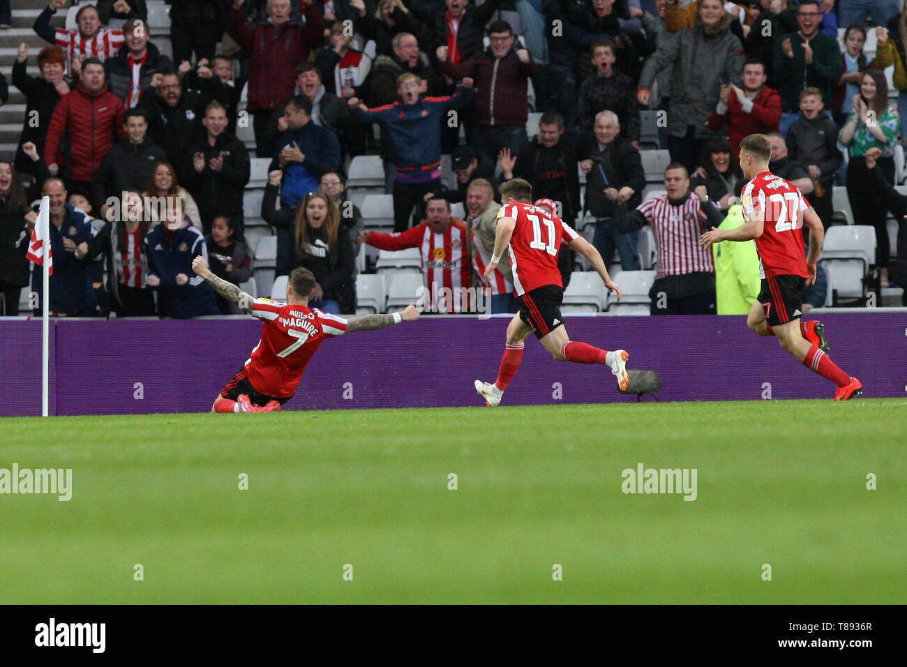 Sunderland, Regno Unito. 11 maggio 2019. Sunderland's Chris Maguire punteggio celebra il suo lato del primo obiettivo durante la scommessa del Cielo lega 1 corrispondenza tra Sunderland e Portsmouth presso lo stadio di luce, Sunderland sabato 11 maggio 2019. (Credit: Steven Hadlow | MI News & Sport Ltd) solo uso editoriale, è richiesta una licenza per uso commerciale. Nessun uso in scommesse, giochi o un singolo giocatore/club/league pubblicazioni. La fotografia può essere utilizzata solo per il giornale e/o rivista scopi editoriali. Foto Stock