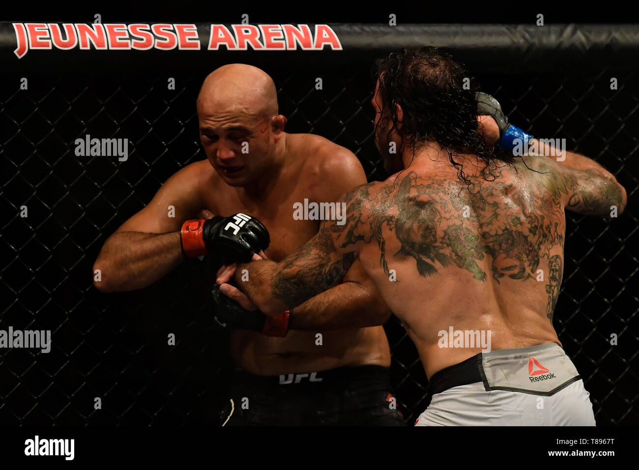 UFC 237: NAMAJUNAS vs. ANDRADE - Fighters BJPenn (red glove) e argilla Guida (blu guanto) durante UFC 237 scheda preliminare di lotta a Jeunesse Arena, Rio de Janeiro . Foto: Thiago Ribeiro / AGIF Foto Stock