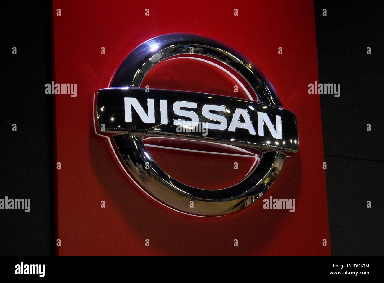 Immagine aziendale della marca automobilistica Nissan che presenta i suoi veicoli visto presso l'Automobile Trade Fair 2019 a Barcellona. Foto Stock