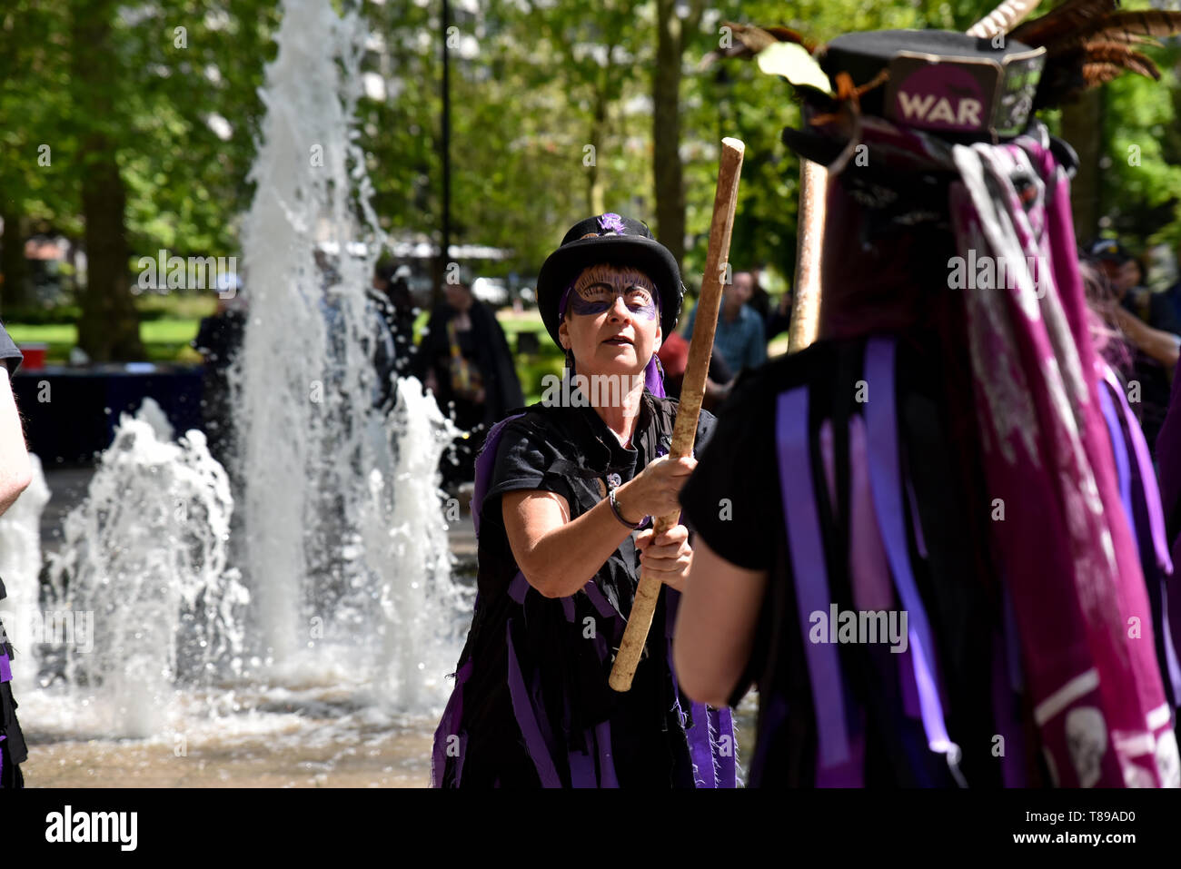 Russell Square, Londra, Regno Unito. Il 12 maggio 2019. Orgoglio pagano di Londra 2019, un evento annuale nel quadrato di Russell, per promuovere la cultura pagana. Credito: Matteo Chattle/Alamy Live News Foto Stock