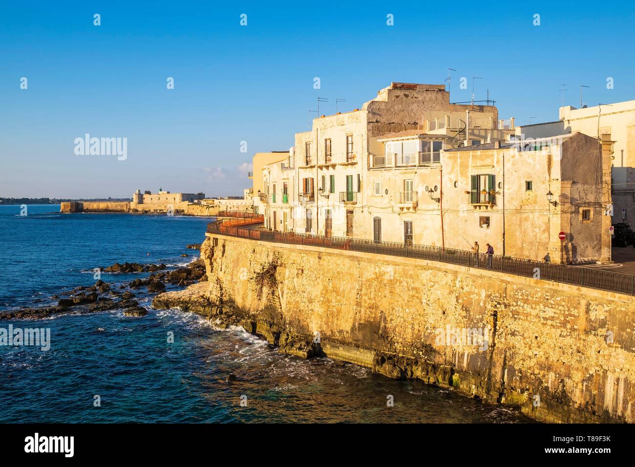 L'Italia, sicilia, Siracusa centro storico sull isola di Ortigia, sito Patrimonio Mondiale dell'UNESCO, lungomare d'Ortigia o lungomare di levante Foto Stock