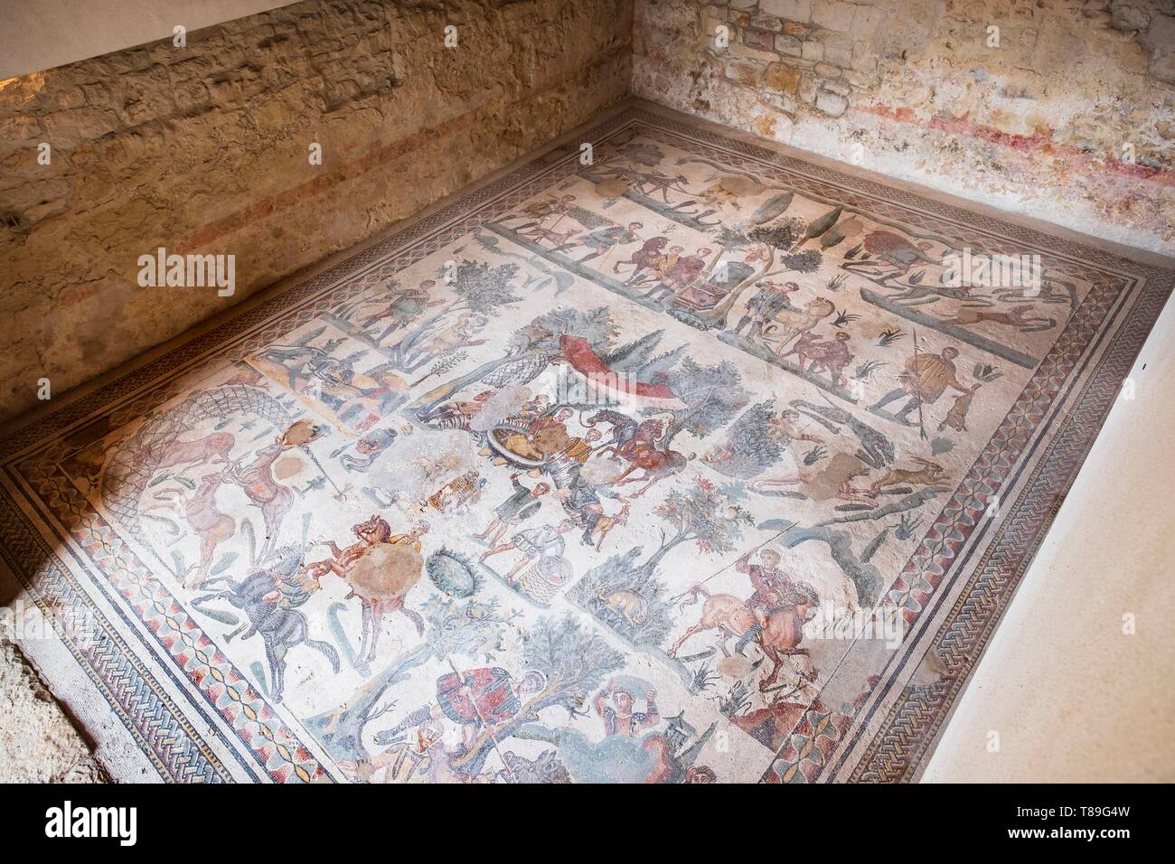 Sicilia Italia, di Piazza Armerina e Villa Romana del Casale, sito Patrimonio Mondiale dell'UNESCO, esempio supremo di una lussuosa villa romana pregevoli per la ricchezza e la qualità dei mosaici che decorano ogni stanza Foto Stock