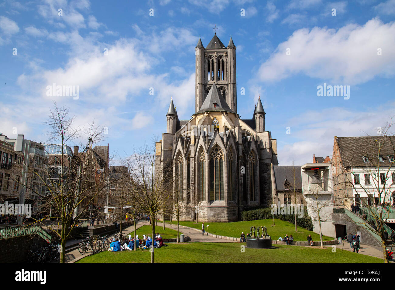 La chiesa di San NicolÃ¡s è uno dei più antichi e monumenti più importanti della città di Gand, in Belgio. La sua costruzione iniziò all'inizio di Foto Stock