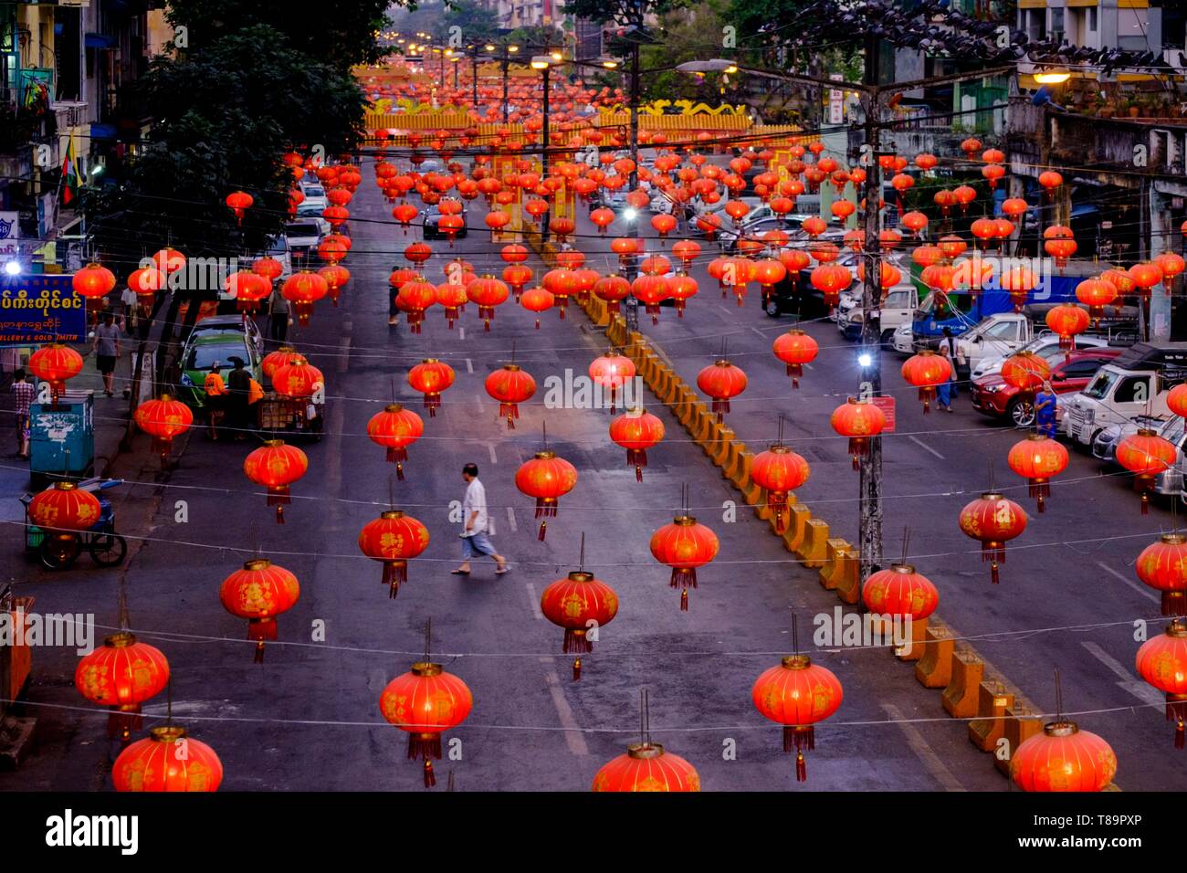 Myanmar Yangon, città vecchia, area cinese decorato per il nuovo anno Foto Stock