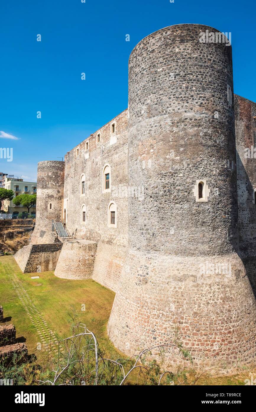 L'Italia, Sicilia, Catania, città barocca elencati come Patrimonio Mondiale dell'UNESCO, Castello Ursino (Castello Ursino) è un tredicesimo secolo edificio militare Foto Stock