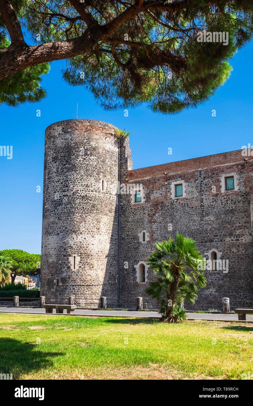 L'Italia, Sicilia, Catania, città barocca elencati come Patrimonio Mondiale dell'UNESCO, Castello Ursino (Castello Ursino) è un tredicesimo secolo edificio militare Foto Stock