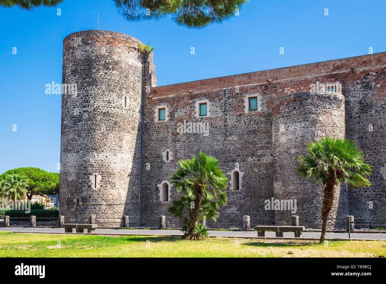 L'Italia, Sicilia, Catania, città barocca elencati come Patrimonio Mondiale dell'UNESCO, Castello Ursino (Castello Ursino) è un tredicesimo secolo edificio militare Foto Stock