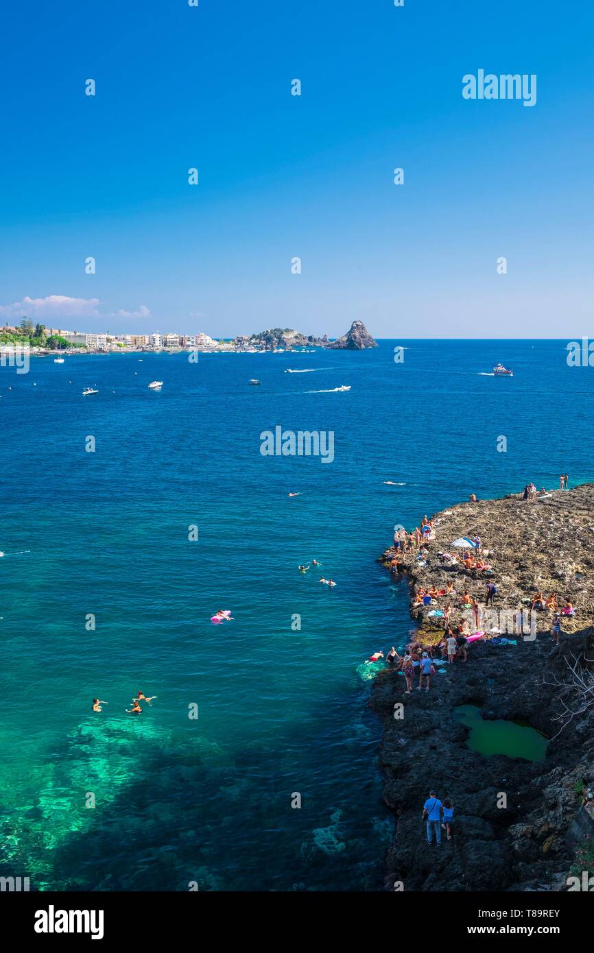 L'Italia, sicilia, Aci Castello, poco searesort della costa ionica Foto Stock