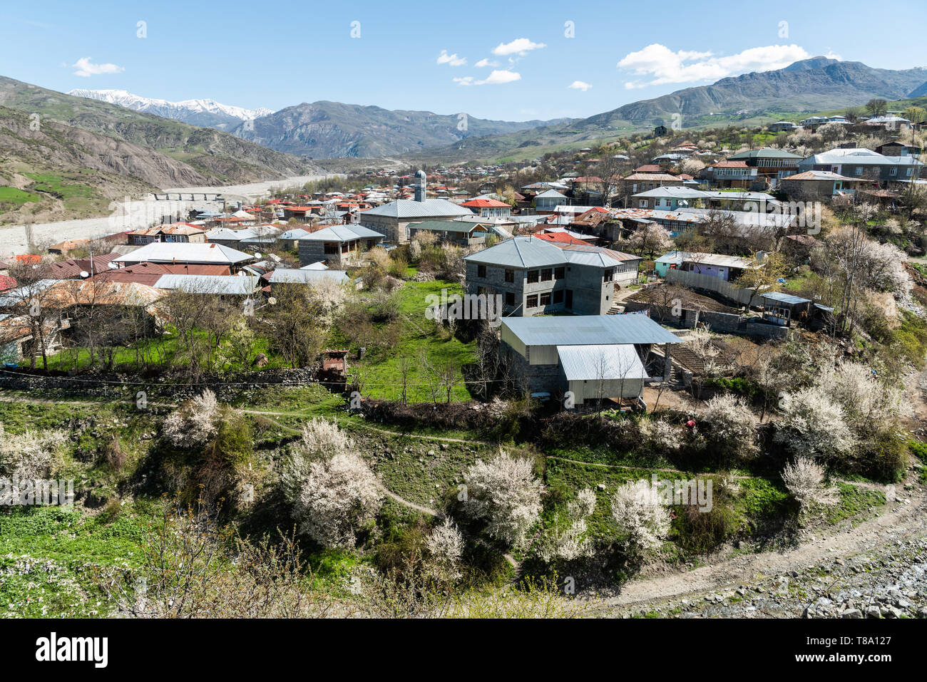 Vista sul villaggio Lahic Ismayilli nella regione di Azerbaigian. Aprile 2019. Foto Stock