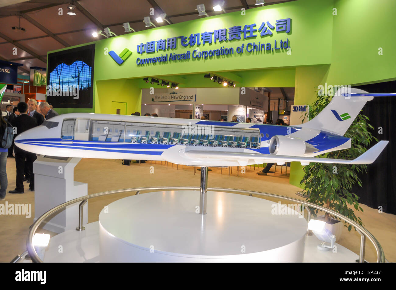 Gli aeromobili commerciali Corporation of China Ltd, Comac stand al Farnborough International Airshow di commercio industria mercato. Piano di Jet modello di display Foto Stock
