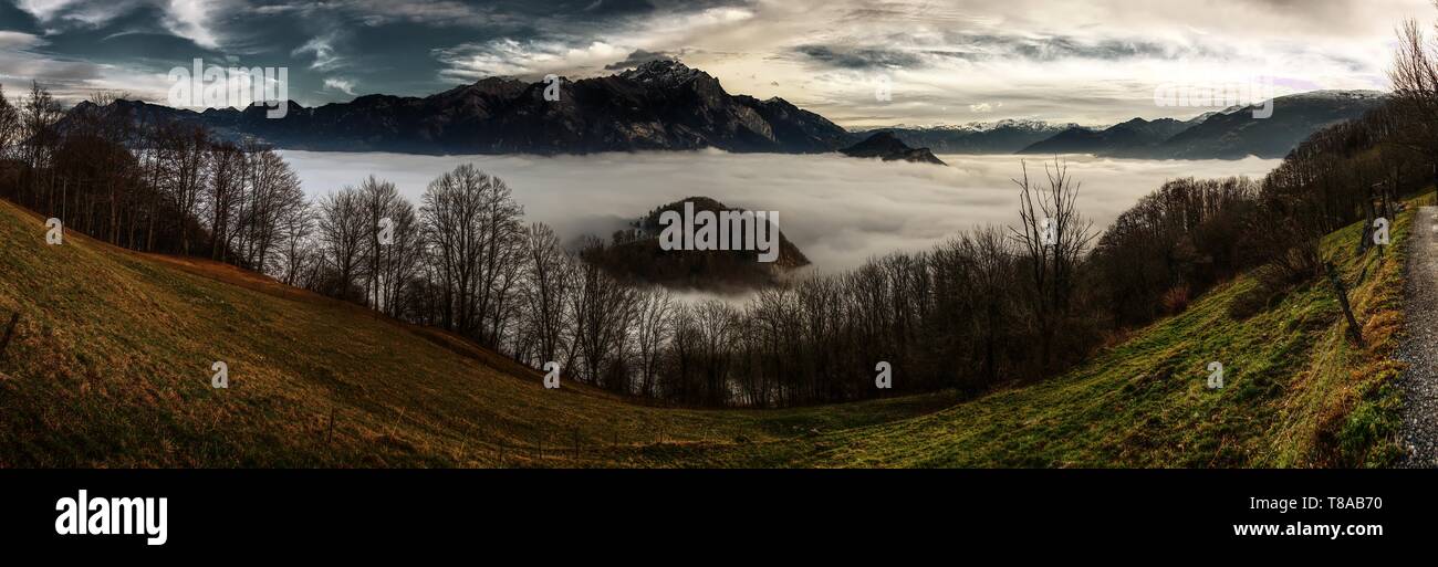 Inversione atmosferica nella Svizzera valle del Reno intrappolamento di un mare di nebbia visto dal Gonzen Foto Stock