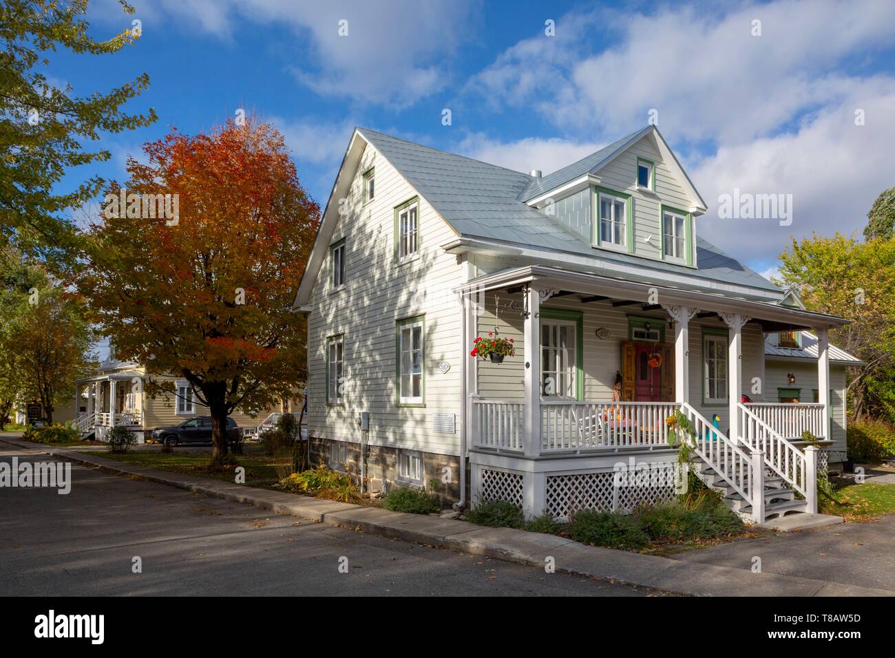 Canada, provincia del Québec, Chemin du Roy, Quebec regione della capitale nazionale, Deschambault, Church Street, una vecchia casa di villaggio Foto Stock