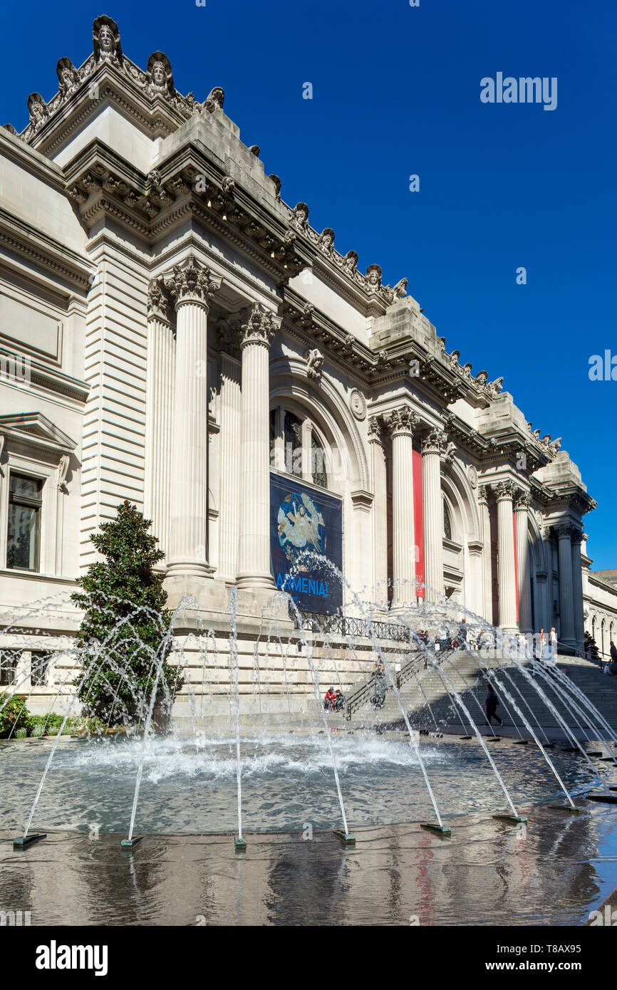 Fontana ingresso principale del Museo d'Arte Metropolitan (©RICHARD MORRIS HUNT 1874) Fifth Avenue di Manhattan A NEW YORK CITY USA Foto Stock