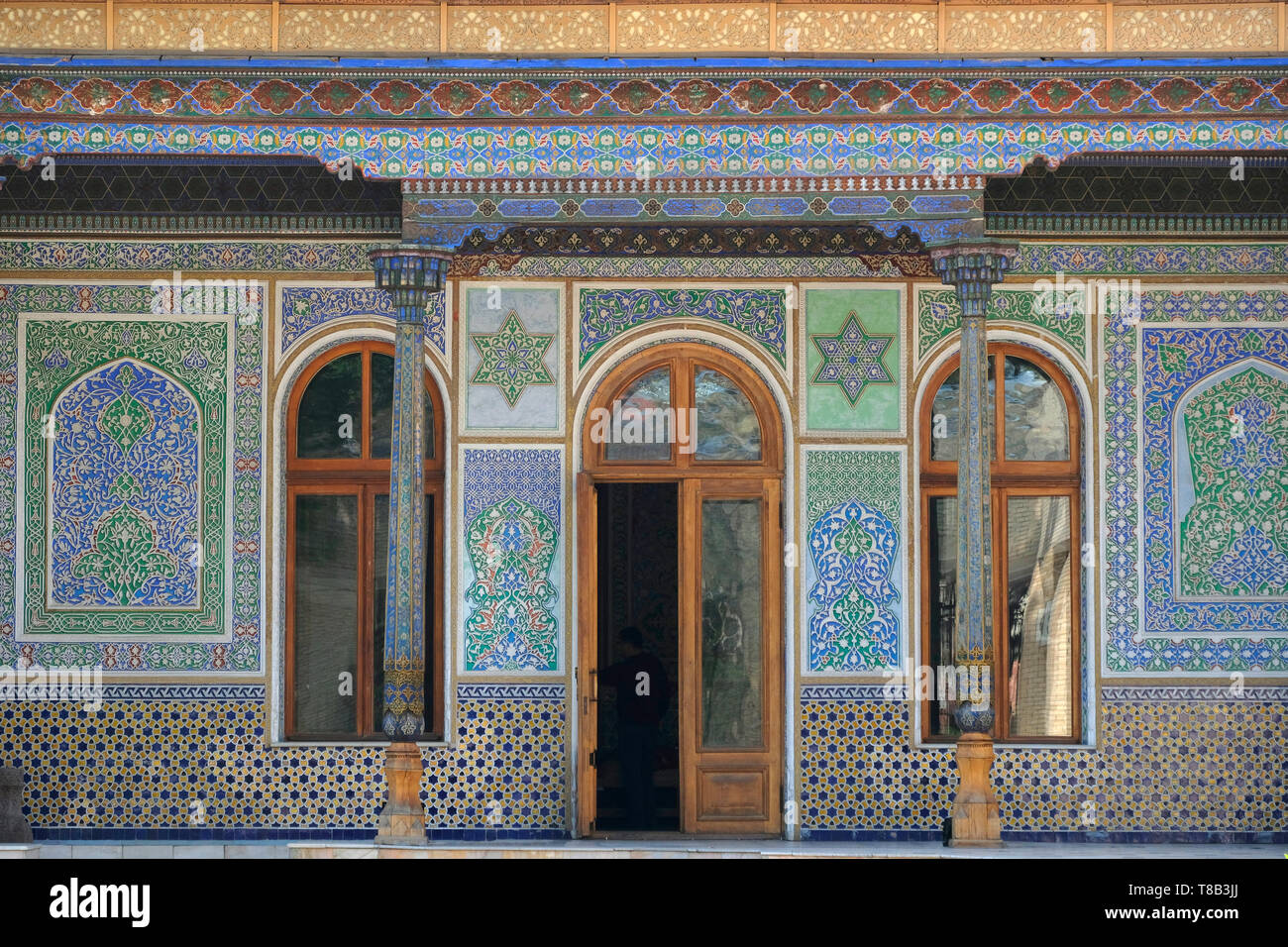 Vibrante scultura in legno della iwan al museo di arti applicate si trova nella ex casa di Imperial diplomatico russo Alexander Polovtsev nella città di Tashkent capitale dell'Uzbekistan Foto Stock