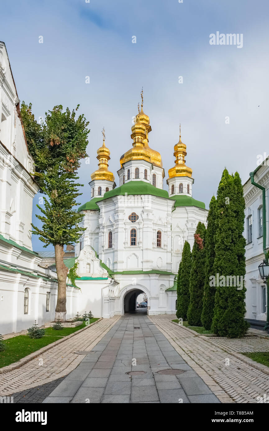 Gli ortodossi cristiani della chiesa di Kiev Pechersk Lavra Monastero, Kyiv Foto Stock