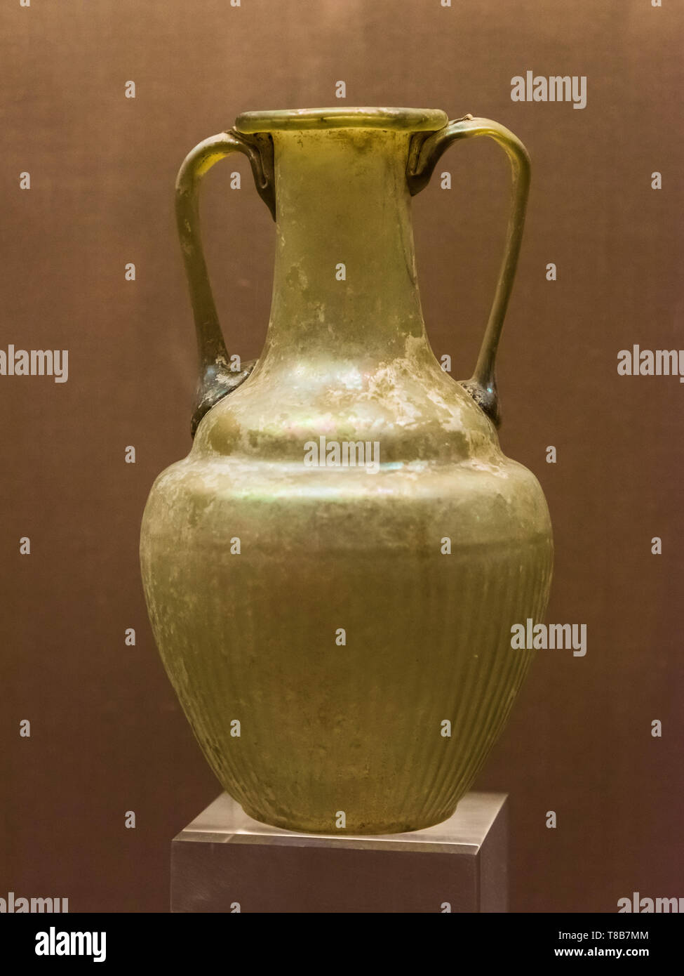 Roman vaso di vetro, Museo Archeologico Nazionale di Napoli, Italia Foto Stock