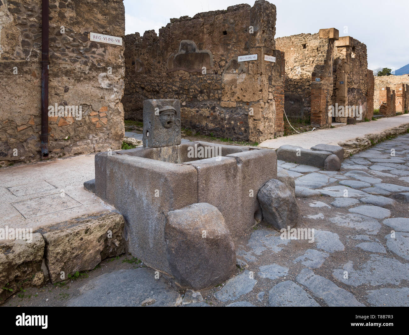 Pubblica fontana di acqua, strade di Pompei, Italia Foto Stock