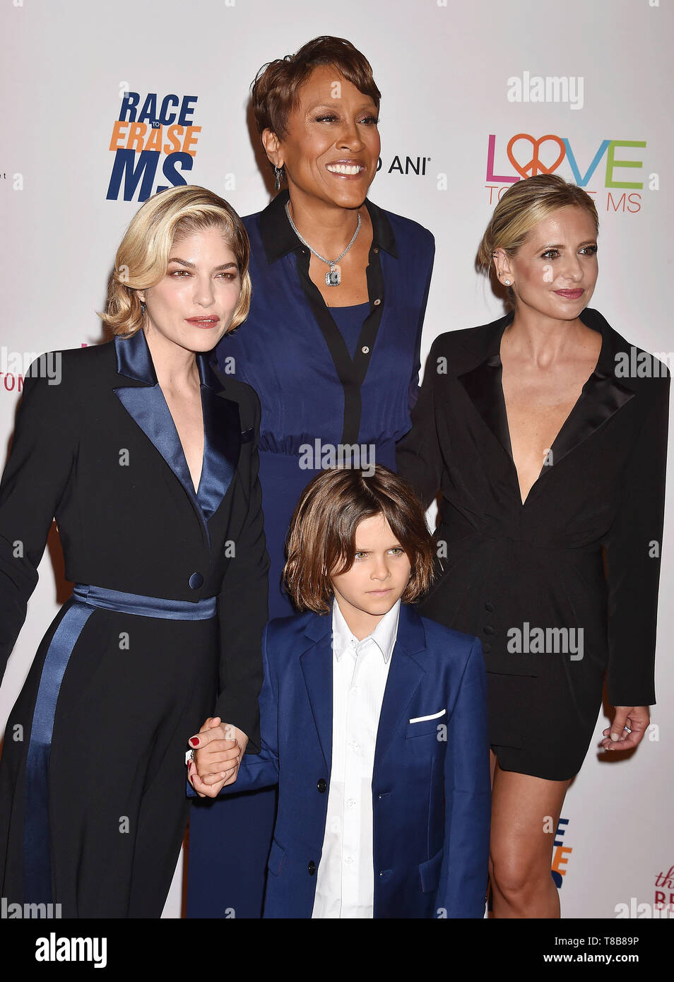 BEVERLY HILLS, CA - 10 Maggio: (L-R) Selma Blair, Arthur Saint Bleick, Robin Roberts e Sarah Michelle Gellar frequentare la ventiseiesima gara annuale per cancellare MS Gala presso il Beverly Hilton Hotel il 10 maggio 2019 a Beverly Hills, la California. Foto Stock