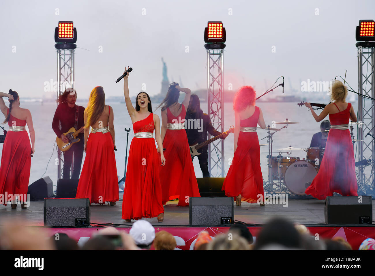 IL SOPRANO DI M. Turetsky è un gruppo d’arte femminile russo (una cappella). Concerto a Wagner Park, Battery Place. Maggio 12 2018. Foto Stock