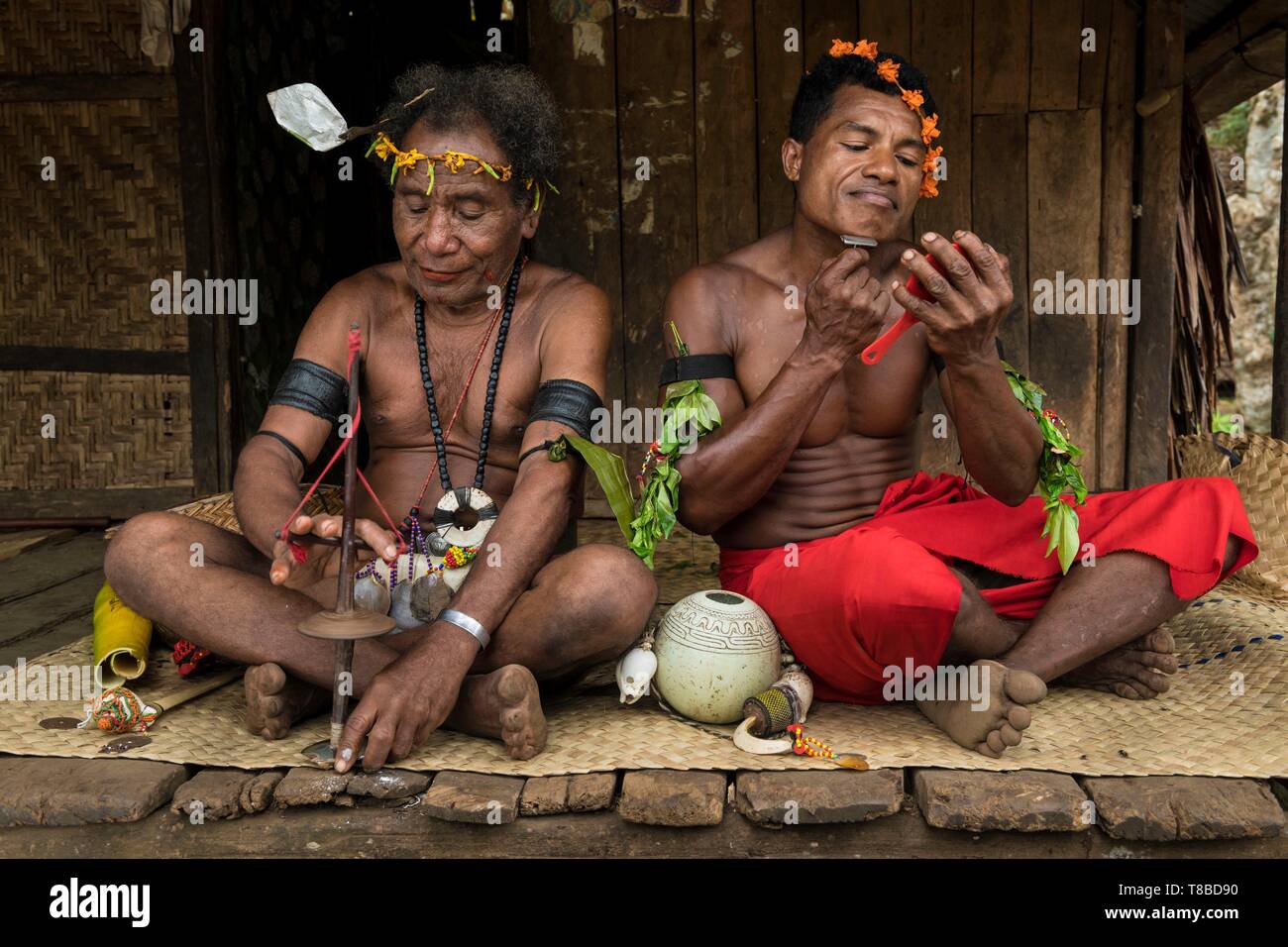 Papua Nuova Guinea, Milne Bay Provincia, Encastreaux Mare, Trobriands arcipelago, Kiriwina Isola, Okaiboma Village, chief Tolubua Foto Stock