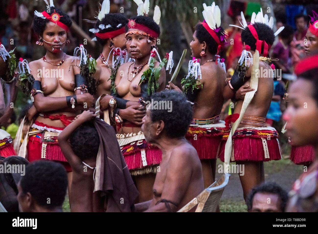 Papua Nuova Guinea, Milne Bay Provincia, Encastreaux Mare, Trobriands arcipelago, Kiriwina Isola, Okaiboma Village, festival Milamala, cerchio danse chiamato Wosi Mwaya Foto Stock