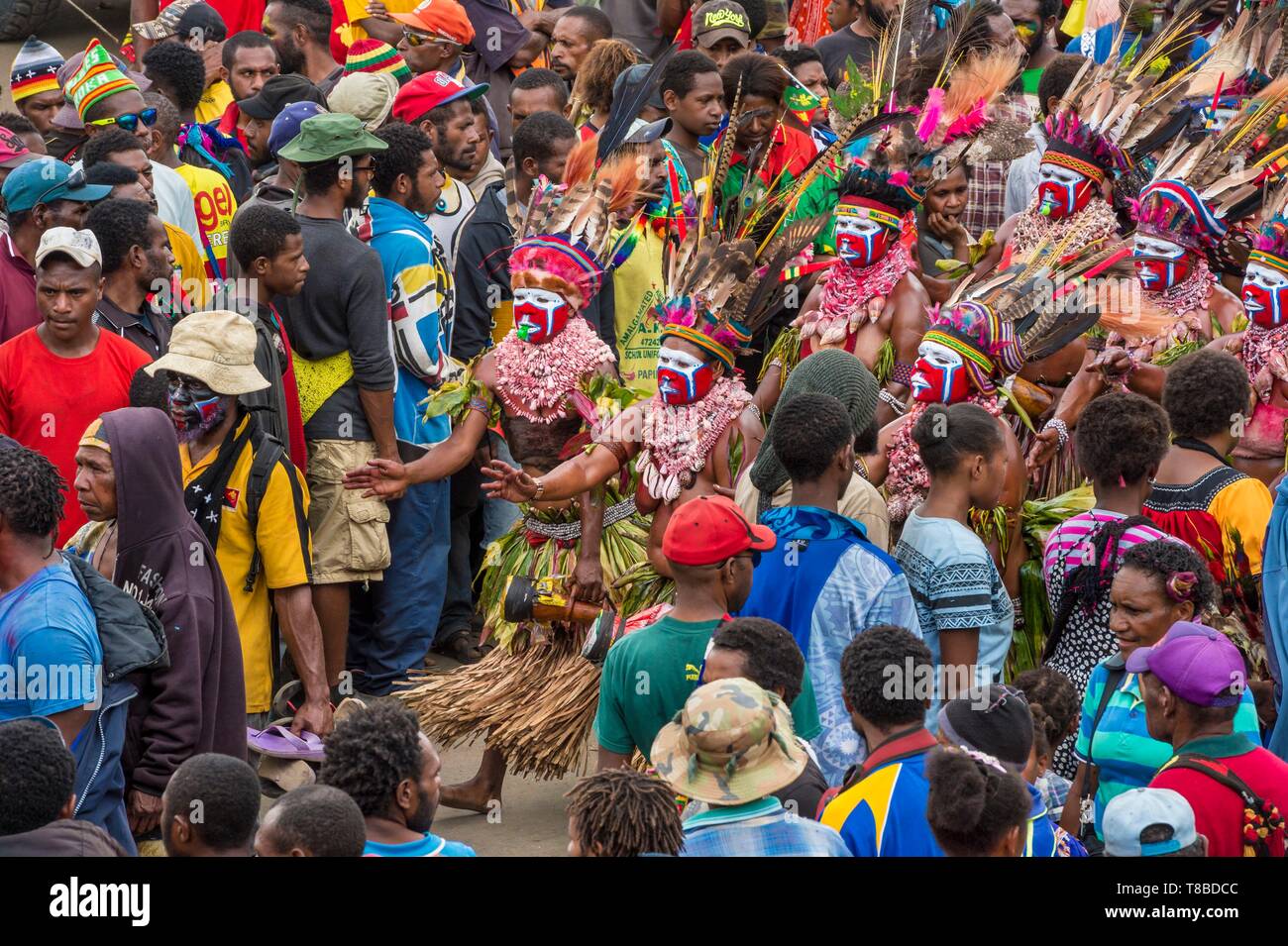 Papua Nuova Guinea, Highlands orientale provincia, Goroka, Goroka Show festival, ballerini di Silimuli cantare cantate dal gruppo Enga provincia Foto Stock