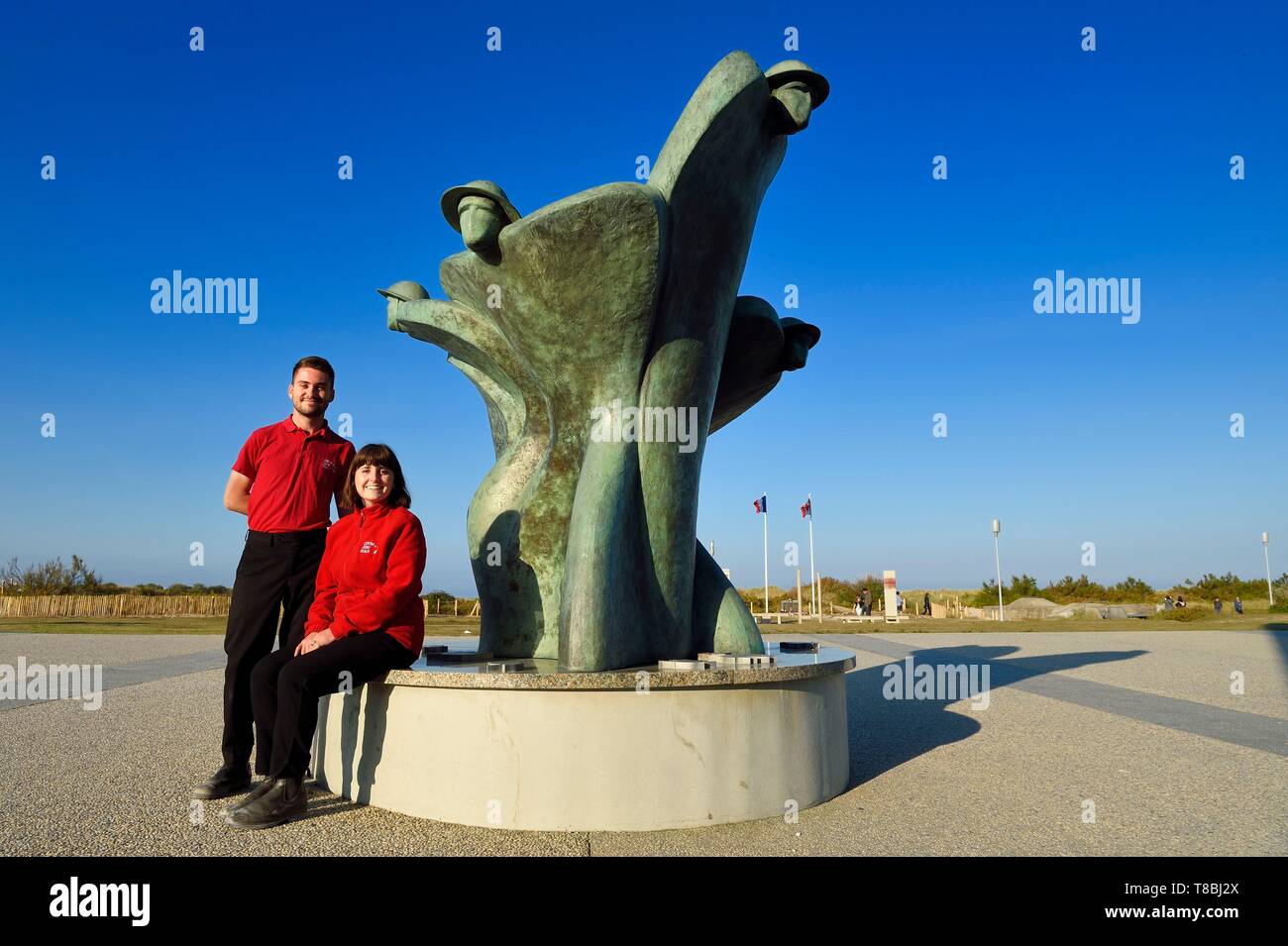 Francia, Calvados, COURSEULLES sur Mer, Juno Beach Centre, museo dedicato per il ruolo del Canada durante la Seconda Guerra Mondiale, Le Souvenir RanimÚ (il rinnovato ricordo) dell'artista Colin Gibson Foto Stock