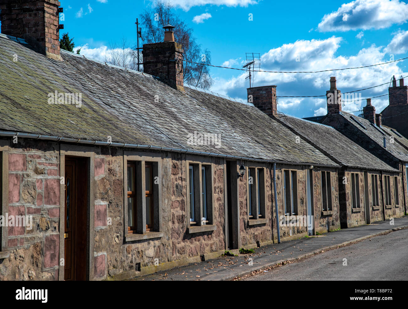 Tradizionale cottage workmens, Bankfoot, Perth and Kinross, Scotland, Regno Unito Foto Stock