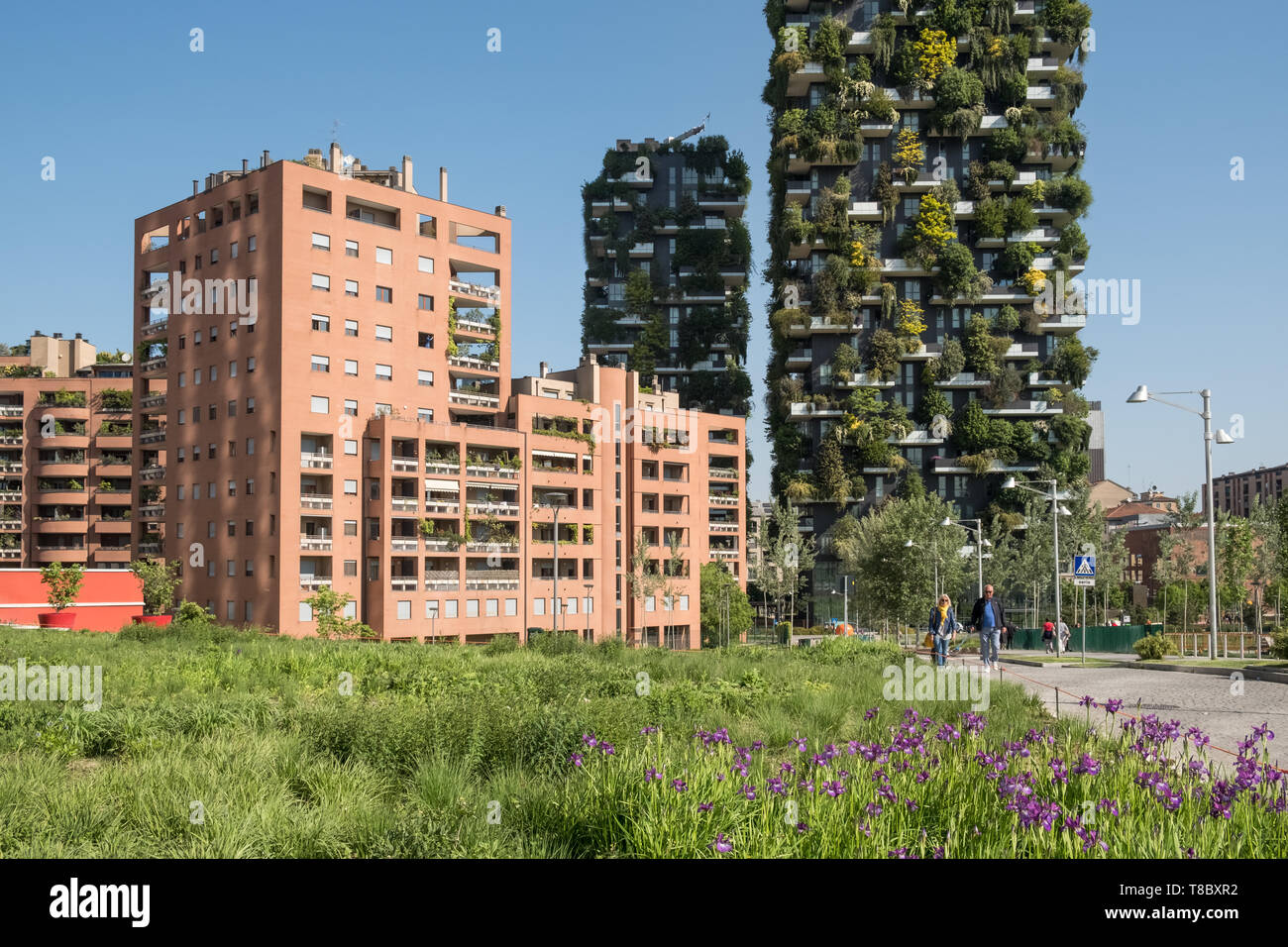 Bosco Verticale (Bosco Verticale) sono le torri residenziali in Porta Nuova district, Milano, Italia, con centinaia di alberi e piante coltivate su di essi. Foto Stock