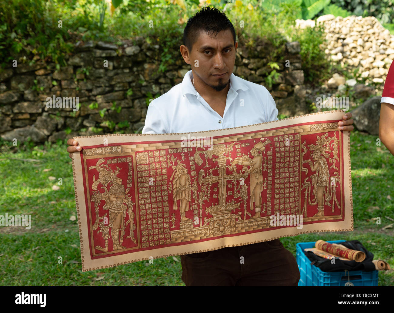 Uomo messicano vendono artigianato locale doni ai turisti, Palenque, Yucatan, Messico America Centrale Foto Stock