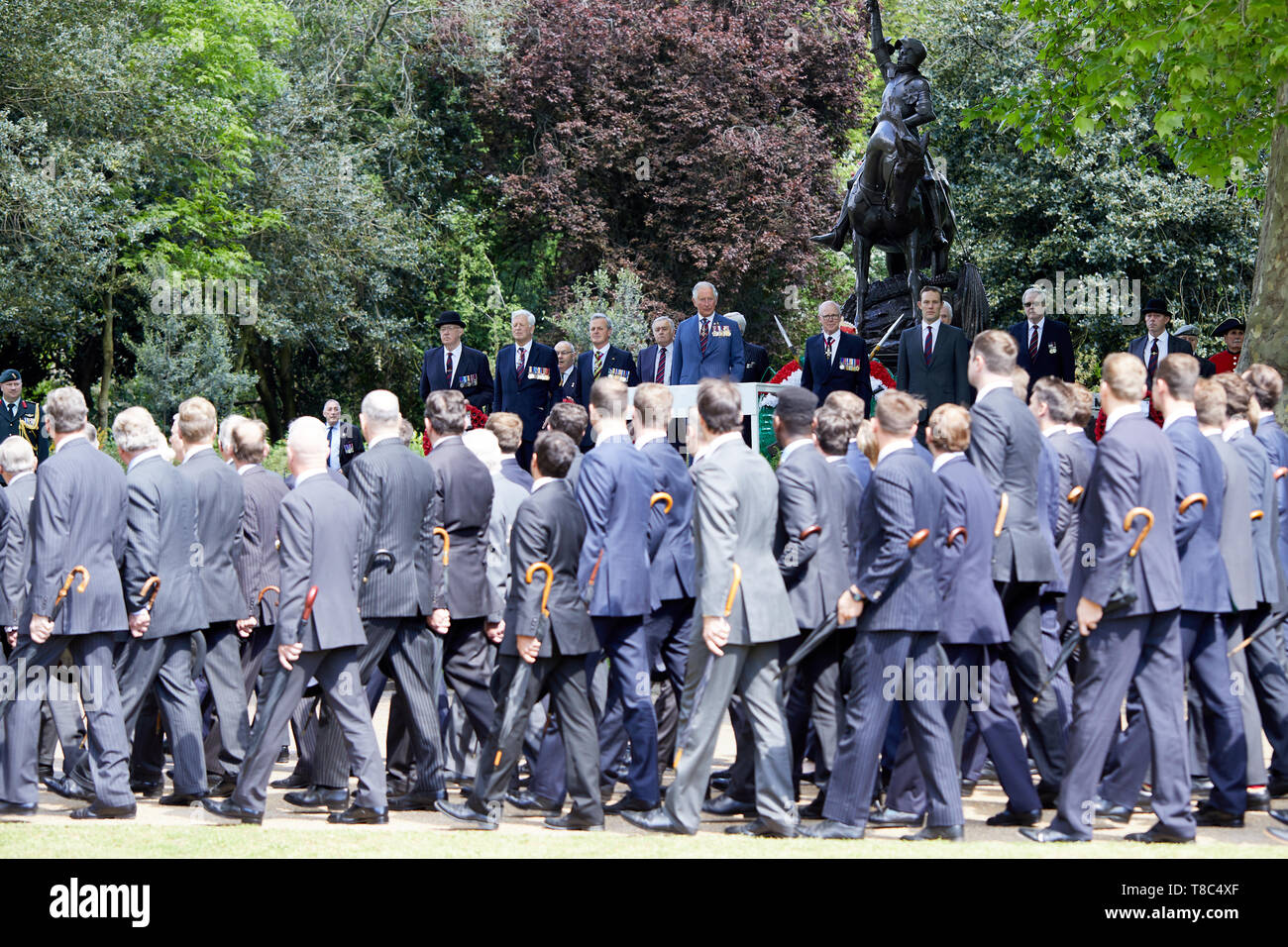 London, Regno Unito - 12 Maggio, 2019: S.A.R. il Principe di Galles ispeziona il passato e il presente cavalleggeri come parte del 94th parata annuale della cavalleria combinato di vecchi compagni Associazione in Hyde Park. Foto Stock