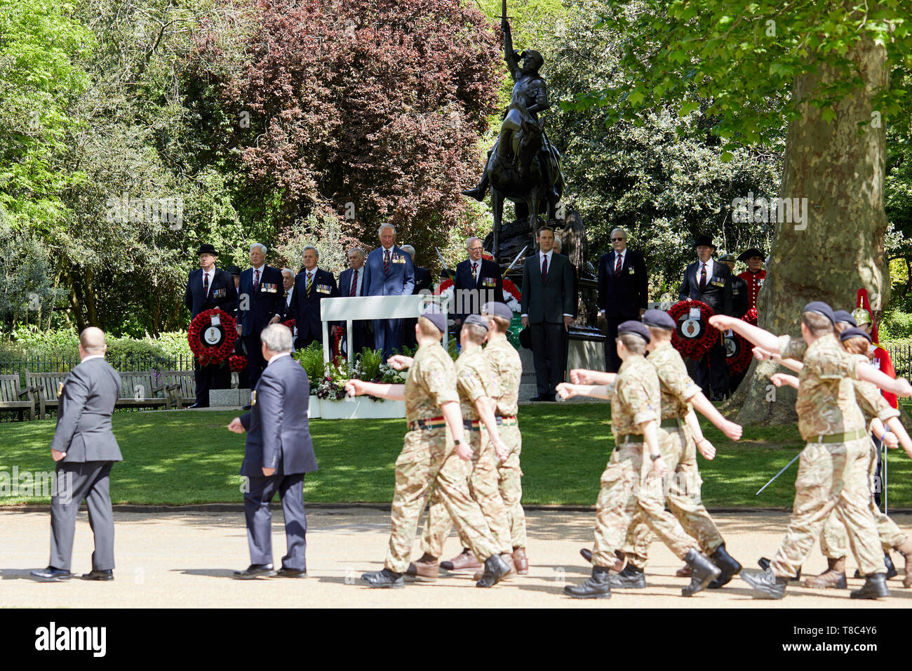 London, Regno Unito - 12 Maggio, 2019: S.A.R. il Principe di Galles ispeziona il passato e il presente cavalleggeri come parte del 94th parata annuale della cavalleria combinato di vecchi compagni Associazione in Hyde Park. Foto Stock