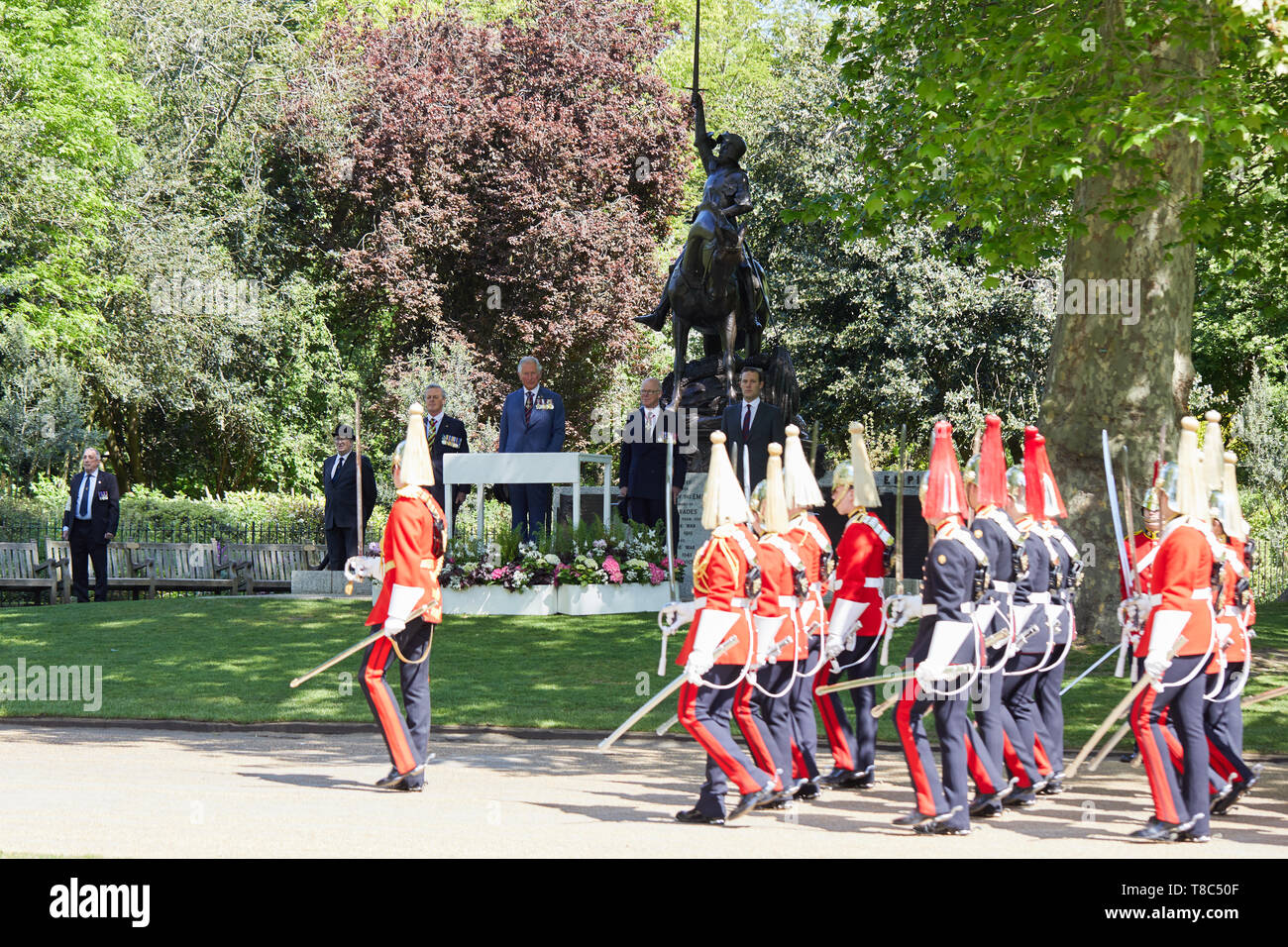 London, Regno Unito - 12 Maggio, 2019: S.A.R. il Principe di Galles ispeziona il passato e il presente cavalleggeri come parte del 94th parata annuale della cavalleria combinato di vecchi compagni Associazione in Hyde Park. Foto Stock