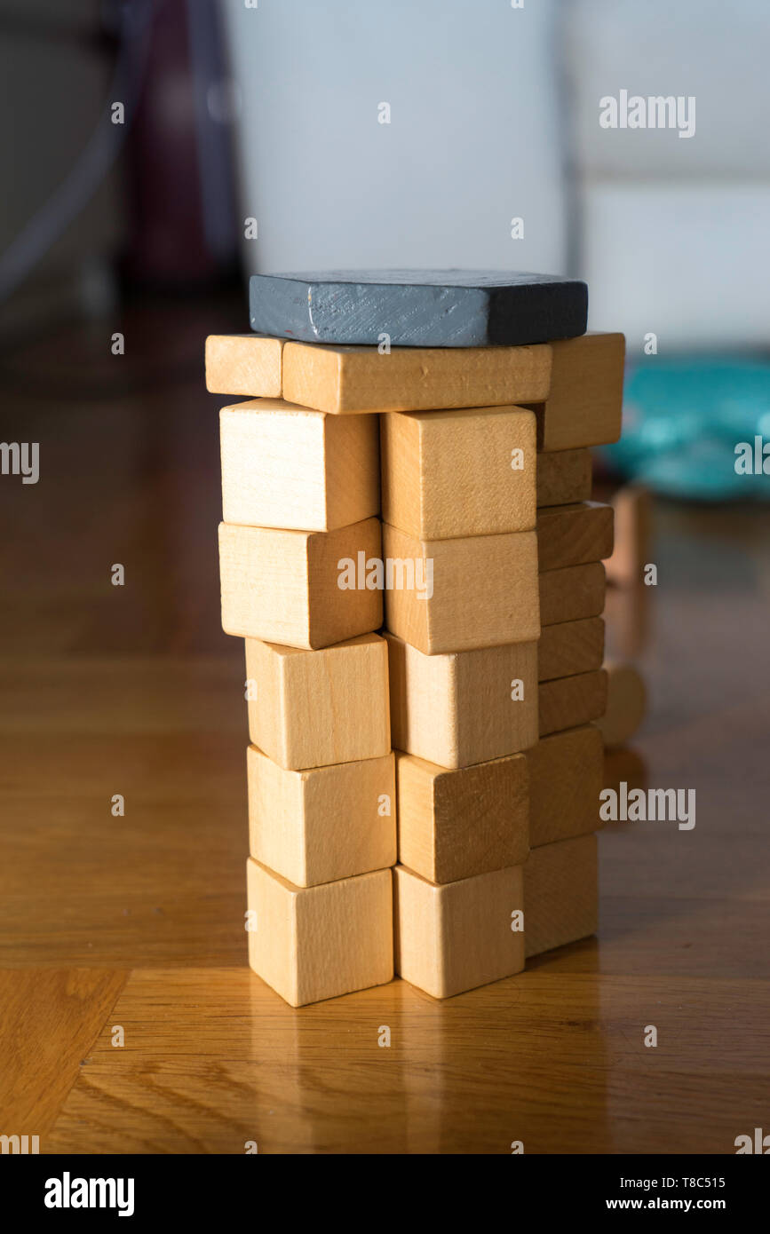 Bambino in legno di costruzione dei giocattoli Foto Stock
