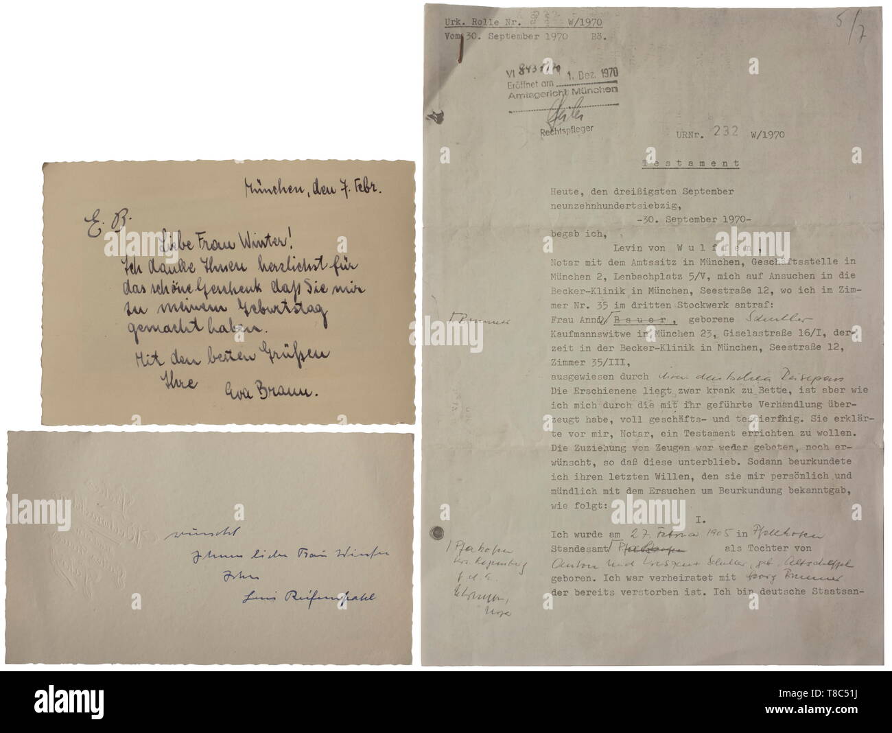 Anny inverno - ultima volontà 1970, decreto 1969, certificato di morte ecc. La sua ultima volontà dal 30 dicembre 1970, il progetto con aggiunte scritte a mano dal monaco di baviera solicitor Levin von Wulffen, 3 pagine, anche giuridicamente valida, 4 pagine, sia in copia. Documento dattiloscritte, 28.8.1969, confermando che il nipote del suo defunto marito, Julius Bauer, può disporre di tutti gli elementi non menzionati nel ratificato con atto notarile, vengono inoltre elencati "Hitler forma di grandi dimensioni scatola con 17 cassetti' e il candelabro di argento, un regalo di Natale da geli Raubal a Hitler offerti in questa asta, 2 pagine manoscritte, , Editorial-Use-solo Foto Stock