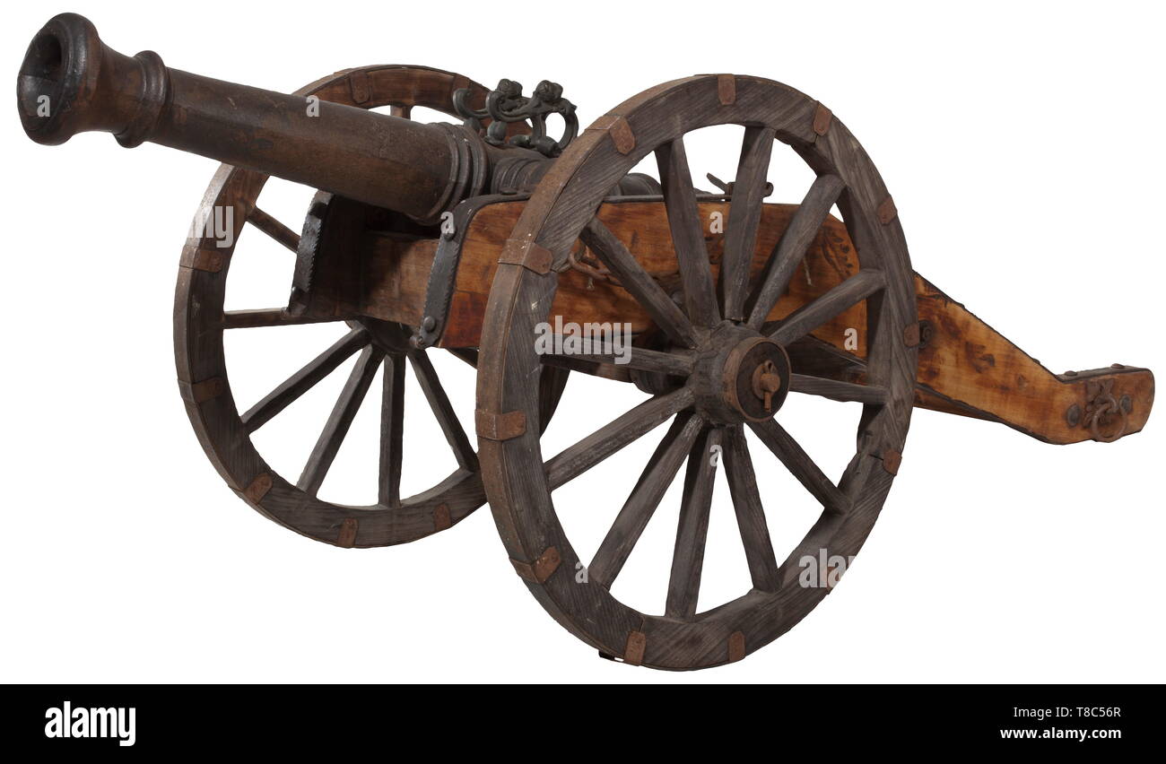 Un campo di pistola nello stile del XVII secolo, la seconda metà del ventesimo secolo di ghisa, botte rastremata compensato da guaine in 6.6 cm calibro con perni di articolazione su entrambi i lati. Foro di sfiato sulla parte superiore e le maniglie sovrapposte. In un bosco di querce gun carrello con nastri di ferro. Lunghezza della canna 114 cm, lunghezza totale 200 cm. storica, storica, cannone, cannoni, artiglieria, arma, braccio di fuoco, armi da fuoco, armi da fuoco, armi, armi, arma, braccio, dispositivo di combattimento, militare, militaria, oggetto, oggetti, alambicchi, clipping, clippings, tagliate, cut-out, ritagli Additional-Rights-Clearance-Info-Not-Available Foto Stock