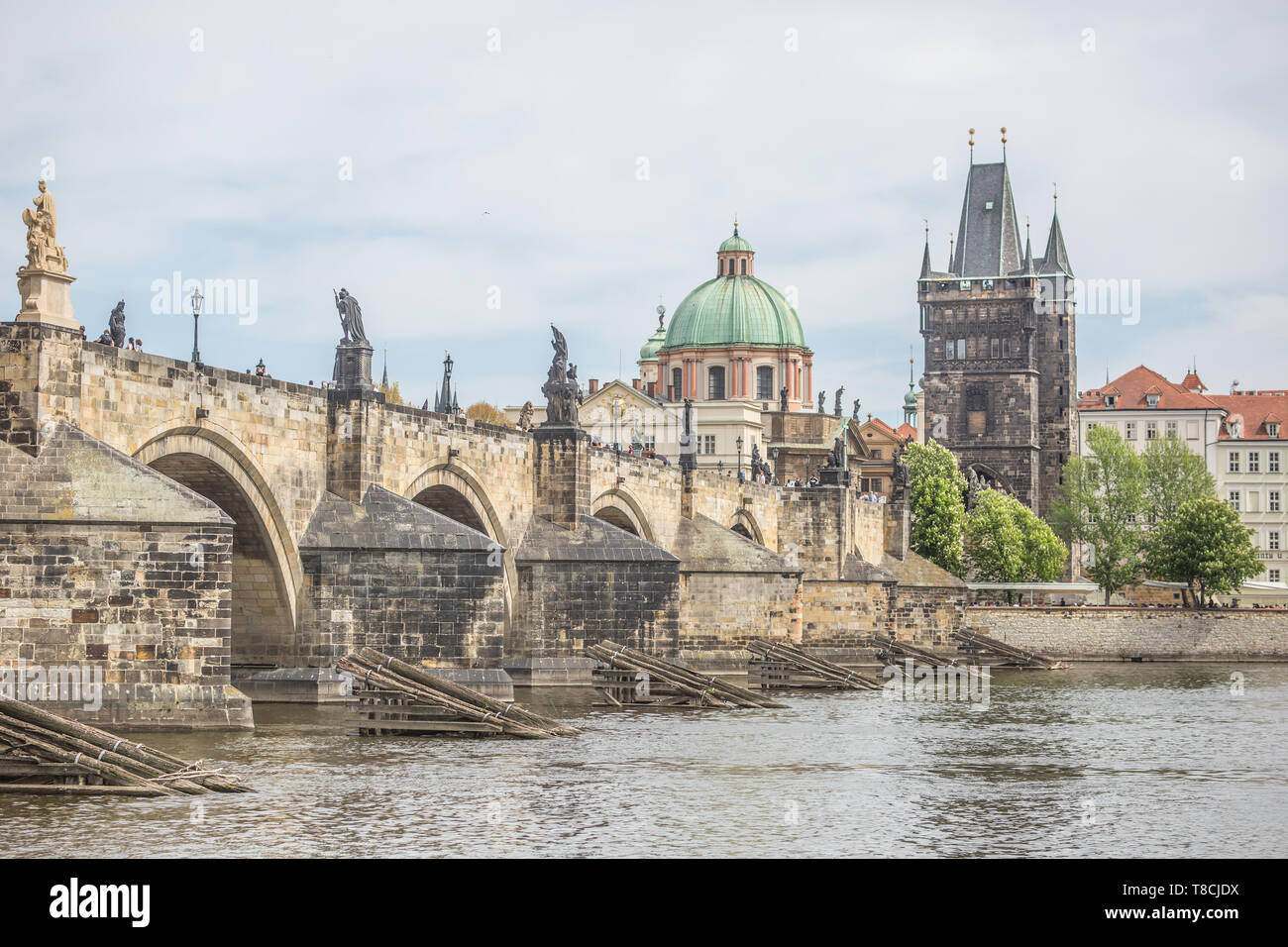 Charles ponte sul fiume Vltava nella città vecchia Praga Foto Stock