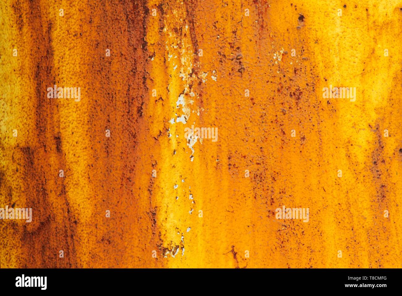 Landschaftspark Duisburg, Germania: Close up di rusty giallo luminoso texture su una parete metallica Foto Stock