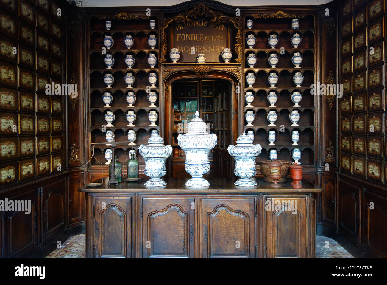Auf dem Platz, wo Charles Nodier und die Brüder Lumières geboren wurden und wo Gustave Courbet seinen Wohnsitz hatte, steht das Geburtshaus von Victor Foto Stock Auf dem Platz, wo Charles Nodier und die Brüder Lumières geboren wurden und wo Gustave Courbet seinen Wohnsitz hatte, steht das Geburtshaus von Victor Foto Stock